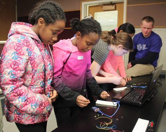 Students learn about stoplight circuits. 